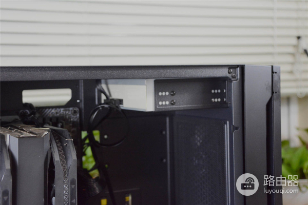 用淘汰硬件给弟弟装个游戏电脑,这配置玩几年,附装机过程