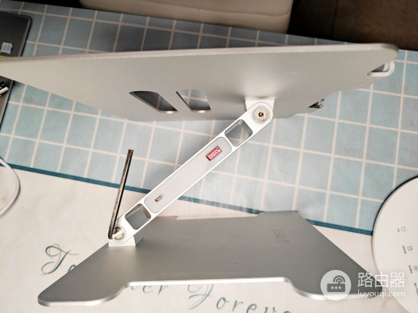 电脑支架怎么选(站立式电脑支架应该怎么选)