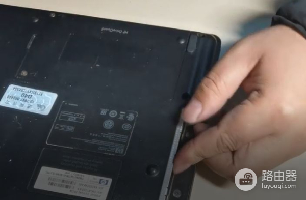 如何将笔记本电脑光驱改装固态硬盘(如何将笔记本电脑光驱改装固态硬盘分区)