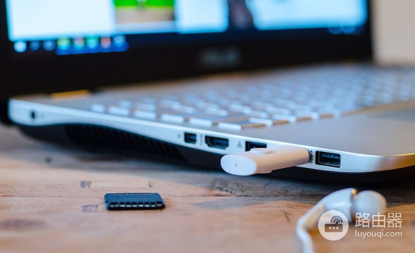 U盘插入电脑没反应坏了(u盘插在电脑上没有反应)