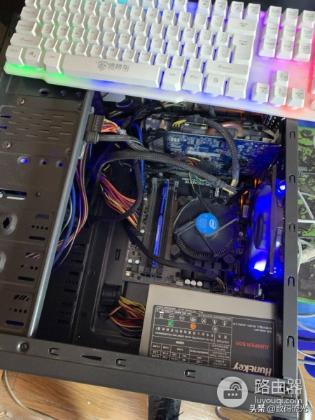 电脑配置不差玩游戏却很卡(电脑配置不低玩游戏卡顿)