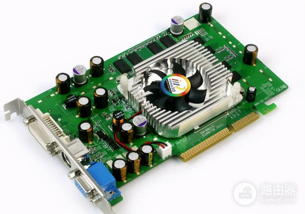 电脑开机时出现花屏或者使用过程中出现花屏(电脑开机会出现花屏现象)