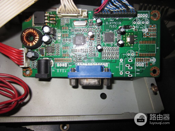 电脑开机时出现花屏或者使用过程中出现花屏(电脑开机会出现花屏现象)