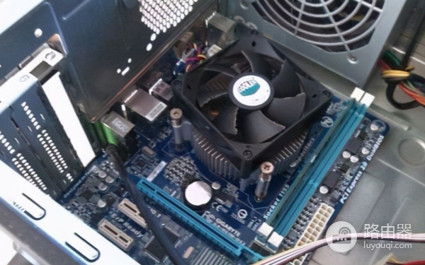 电脑主板坏了怎么更换(如何给电脑换主板)