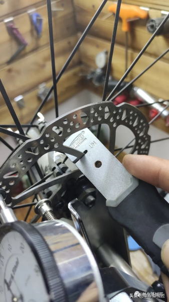 公路碟刹盘片的正确安装教程(碟刹盘怎么安装)