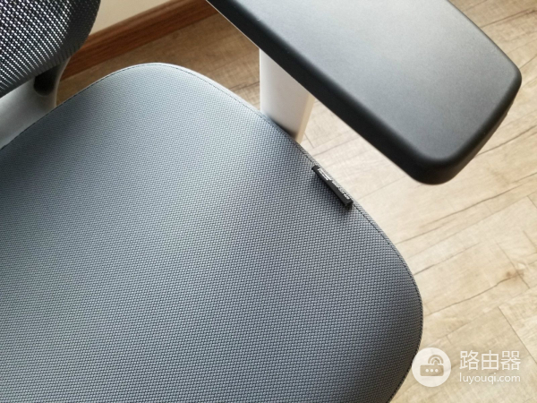 黑白调电脑椅(电脑椅如何调节)