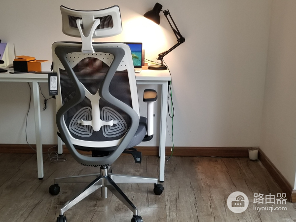 黑白调电脑椅(电脑椅如何调节)