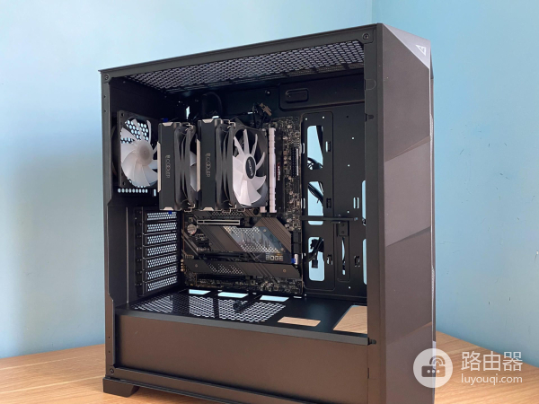 白色电脑好看还是黑色电脑好看(电脑白色和黑色哪个好看)