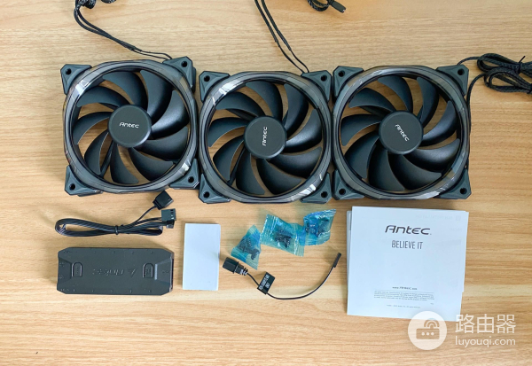 白色电脑好看还是黑色电脑好看(电脑白色和黑色哪个好看)