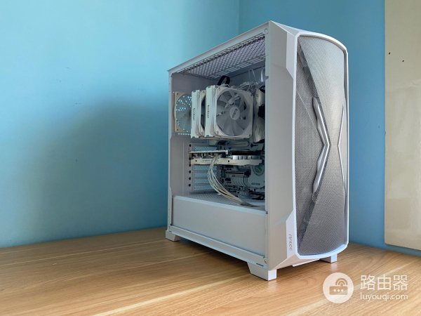 白色电脑好看还是黑色电脑好看(电脑白色和黑色哪个好看)