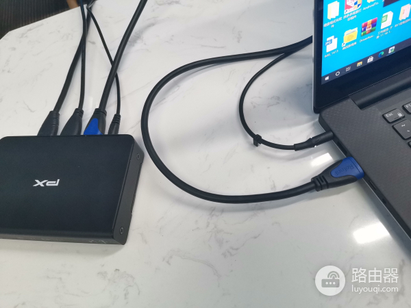 电脑怎么连接两个以上的显示器(怎么让电脑连接两个显示器)