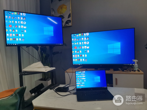 电脑怎么连接两个以上的显示器(怎么让电脑连接两个显示器)