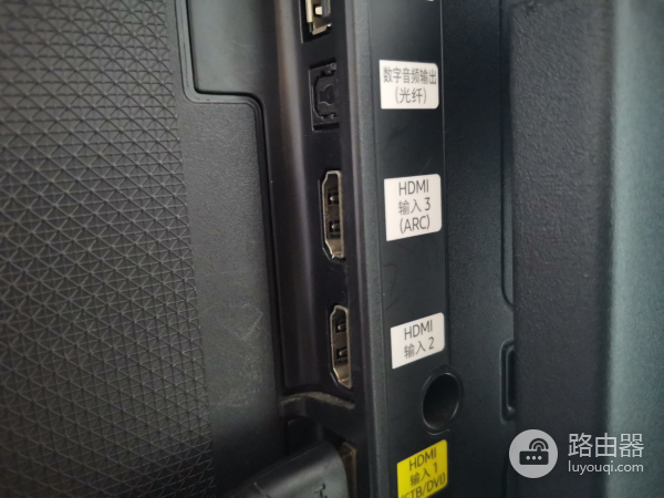 电脑怎么连接两个以上的显示器(怎么让电脑连接两个显示器)