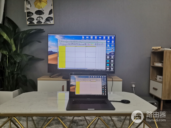 电脑怎么连接两个以上的显示器(怎么让电脑连接两个显示器)