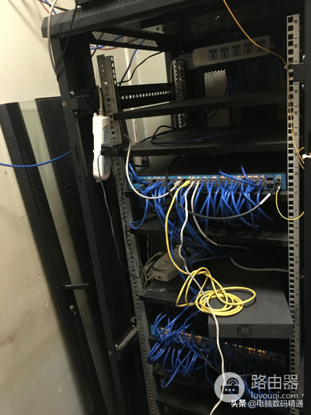 托人在网吧买电脑算不算聪明(托人在网吧买电脑算不算聪明一点)