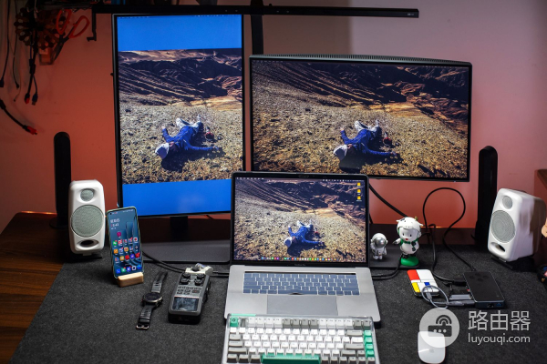 十合一桌面扩展坞,合金桌面满足你的扩展需求