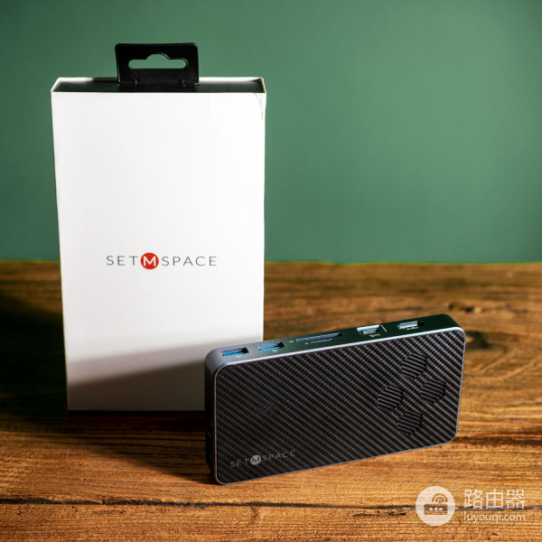 十合一桌面扩展坞,合金桌面满足你的扩展需求