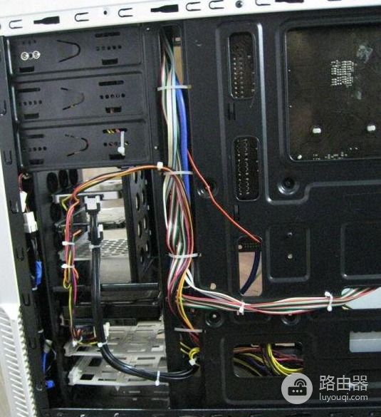 台式电脑清理灰尘的详细步骤及图文(如何清理台式电脑灰尘)