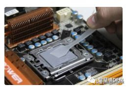 散热材料的选择(散热效果最好的材料)