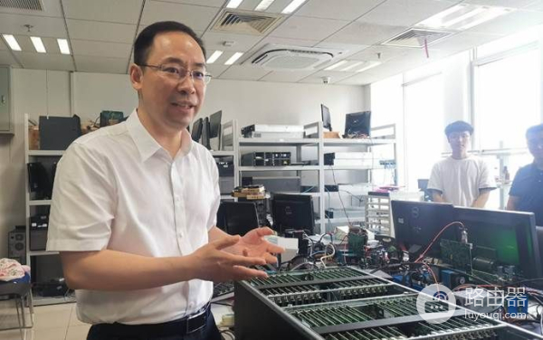 大学生刚开学要带电脑吗(刚上大学要不要带电脑)