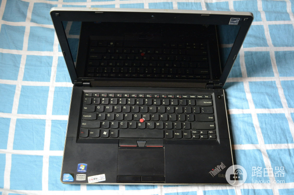 联想E40笔记本拆机图解(如何拆联想电脑主机)