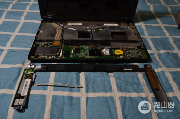 联想E40笔记本拆机图解(如何拆联想电脑主机)