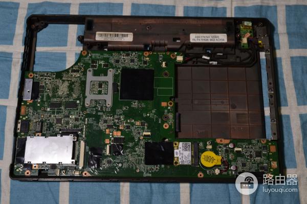 联想E40笔记本拆机图解(如何拆联想电脑主机)