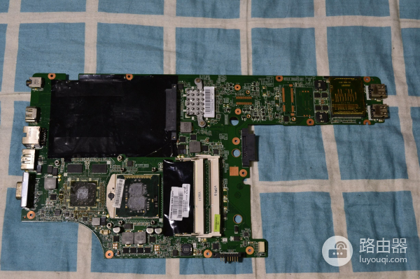 联想E40笔记本拆机图解(如何拆联想电脑主机)