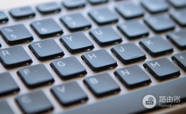 电脑键盘的Shift键还可以这样用(电脑键盘上的shift键是什么功能键?)