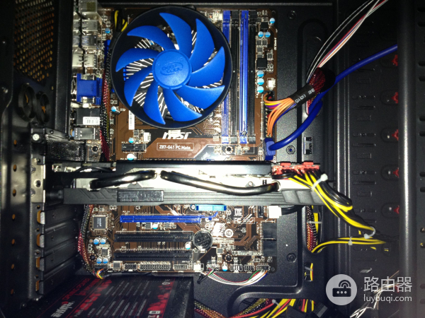 电脑开机黑屏不显示如何内容的解决思路(电脑开机黑屏不显示桌面内容怎么办)