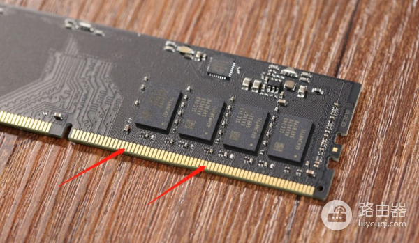 电脑开机黑屏不显示如何内容的解决思路(电脑开机黑屏不显示桌面内容怎么办)