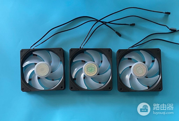 想要让电脑降温风扇又不吵(风扇给电脑降温)