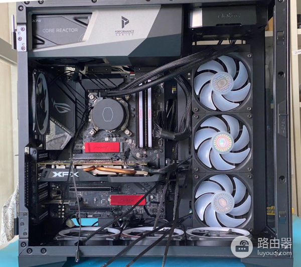 想要让电脑降温风扇又不吵(风扇给电脑降温)