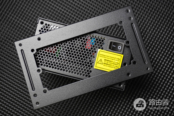 大军未动，粮草先行，ITX机箱大功率电源预留升级空间