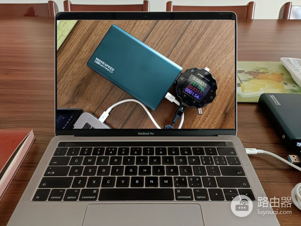 旧苹果电脑续航不足怎么办？移速130W笔记本充电宝续命成功