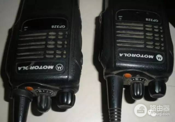 给新手讲讲对讲机的频率输入和发射功率(怎么给对讲机输入频率)