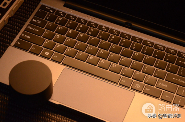 专为电脑而设计的照明设备(专为电脑而设计的照明设备是)