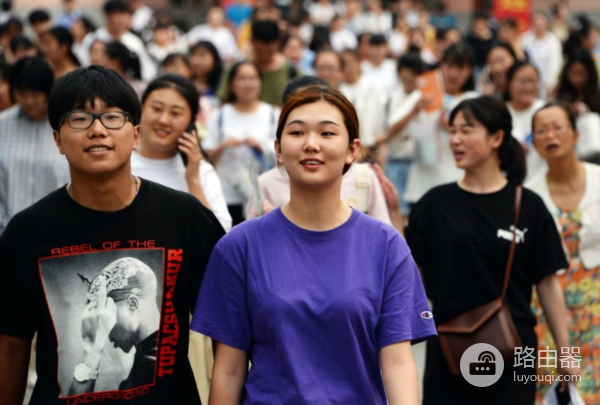 刚进入大学的学生有必要买笔记本电脑吗(刚进入大学的学生有必要买笔记本电脑吗英文)