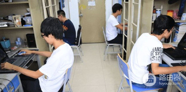 刚进入大学的学生有必要买笔记本电脑吗(刚进入大学的学生有必要买笔记本电脑吗英文)