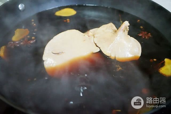 用电脑看电视(用电脑看电视剧用什么软件好)