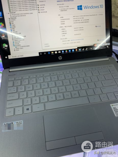 美女电脑开机电池警告愁坏了(电脑开机出现电池警告)