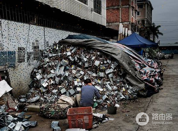 旧电脑如何提炼出黄金(电脑主机里面的黄金如何提炼出来)