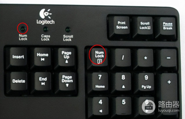 主机开机了但是显示器黑屏不亮怎么办(电脑黑屏主机不亮)