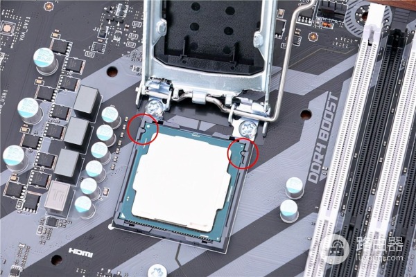 主机开机了但是显示器黑屏不亮怎么办(电脑黑屏主机不亮)