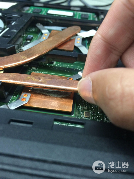 如何快速判断笔记本散热性能的优劣(如何看笔记本电脑的好坏)