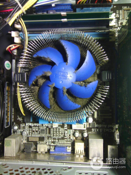 电脑如何清理灰尘(台式电脑如何除尘)