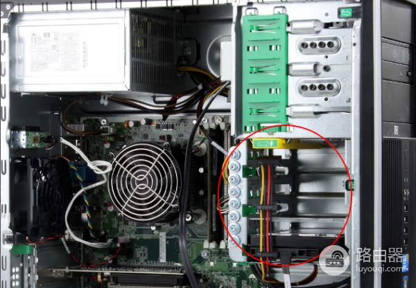 电脑的硬盘如何接线(电脑硬盘如何接线)
