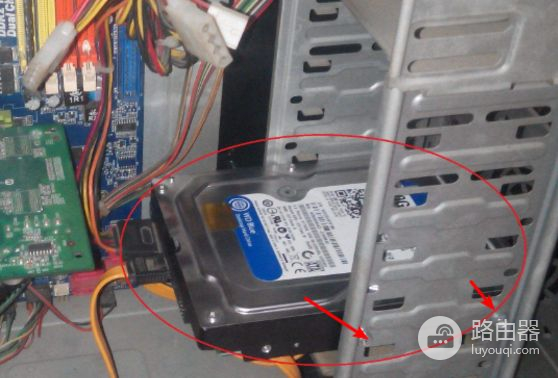 电脑的硬盘如何接线(电脑硬盘如何接线)
