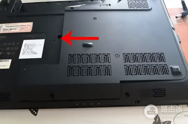 笔记本硬盘怎么拆下来清理(电脑硬盘如何销毁)