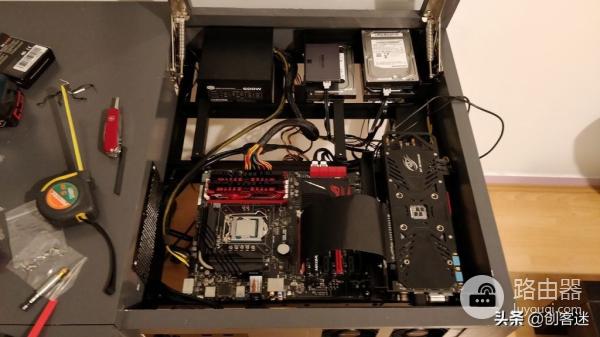 如何自己动手制作一个水冷一体电脑桌(如何自制电脑桌)